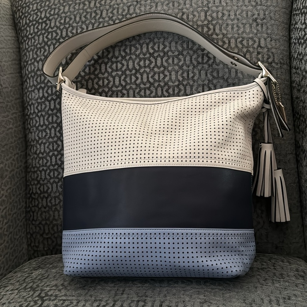 Like new Coach leather shoulder bag